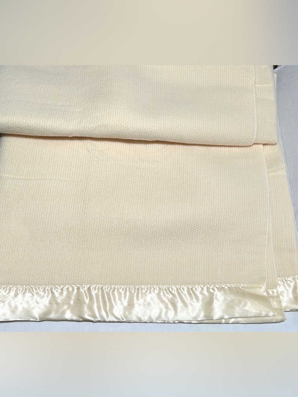 Luxurious Cream Satin-Trim Blanket Throw - Soft Home Bedding